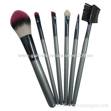 6-piece Makeup brush set, made of wooden handle and aluminum ferrule with tricolor synthetic hair